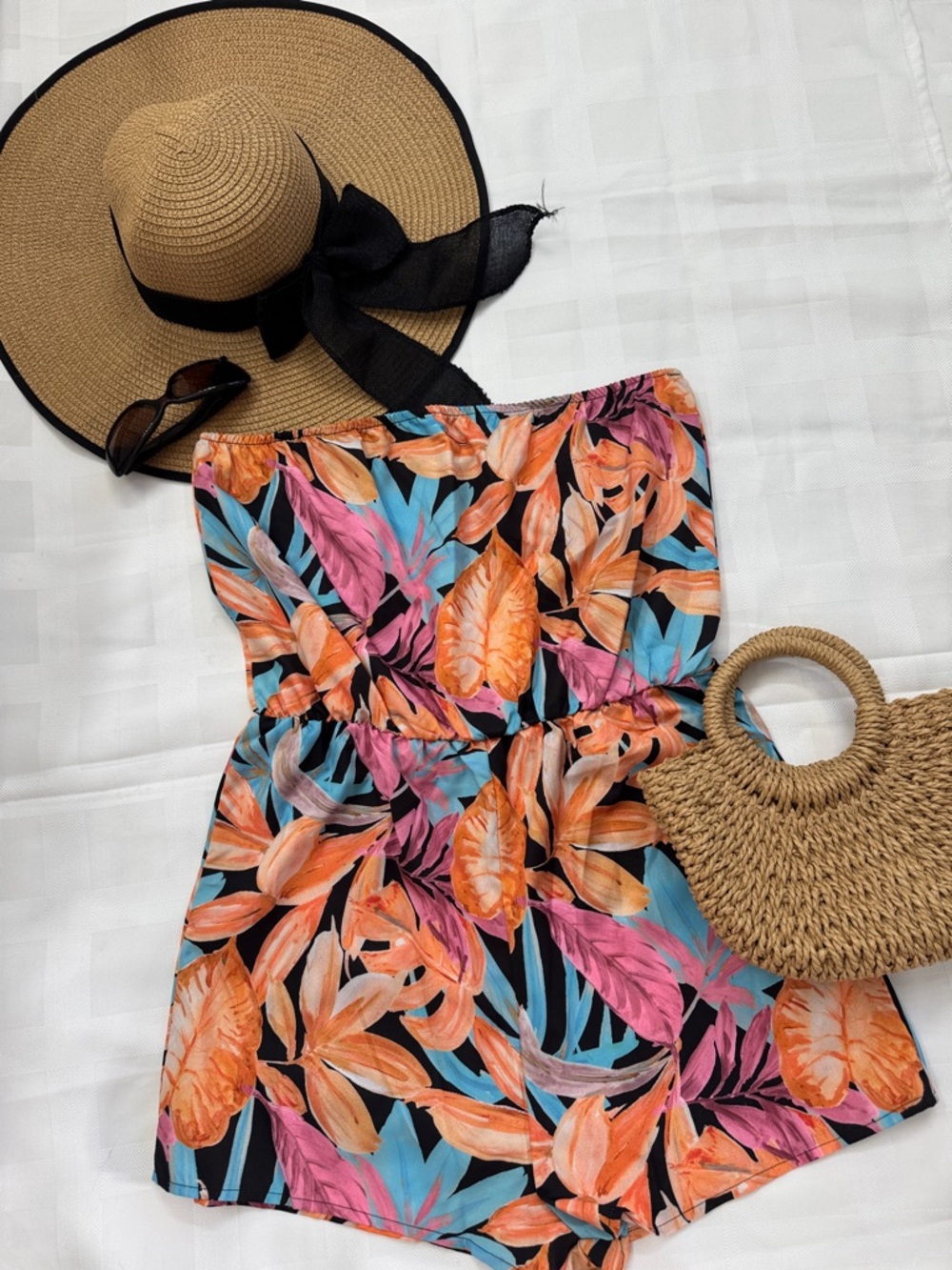 ☀️Bundle 2 for $10☀️SHEIN Tropical Floral Colorful Strapless Romper.
